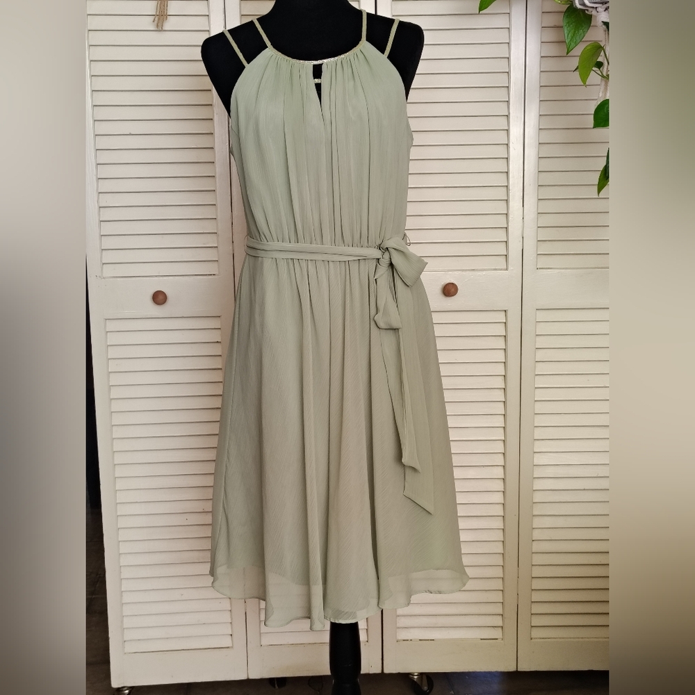 David's Bridal Light Mint Green Pleated Midi Dress Size 10 – Like New